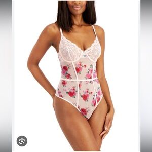 I.N.C. INTERNATIONAL CONCEPTS
Women's Floral Lace Lingerie Bodysuit - Size Large